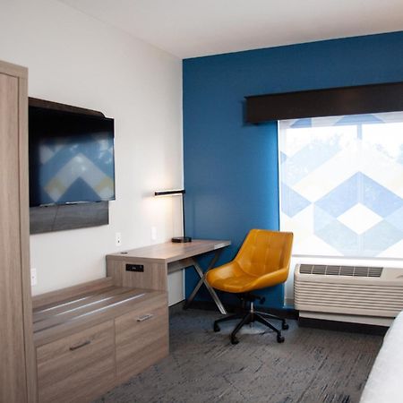 Holiday Inn Express & Suites Overland Park By Ihg Екстериор снимка