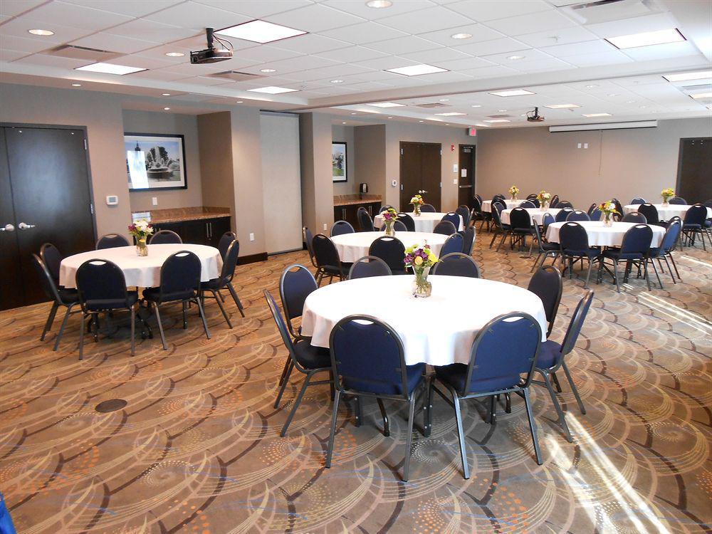 Holiday Inn Express & Suites Overland Park By Ihg Екстериор снимка