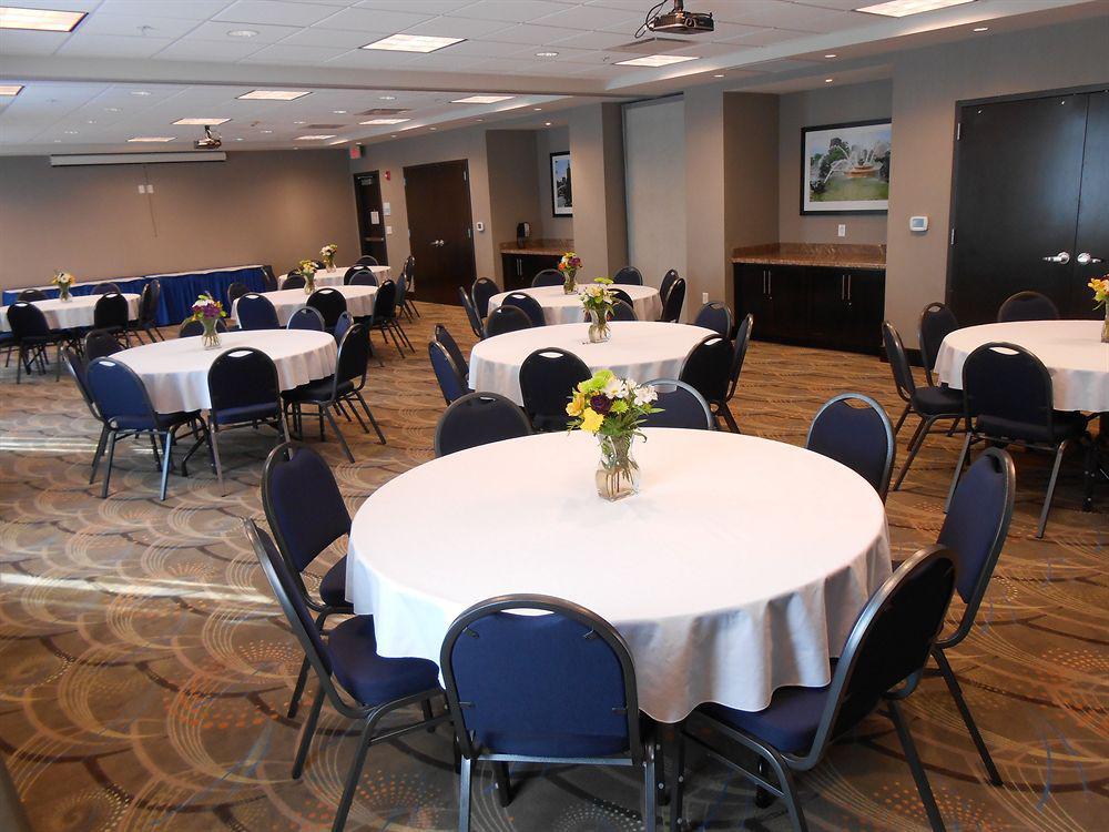 Holiday Inn Express & Suites Overland Park By Ihg Екстериор снимка