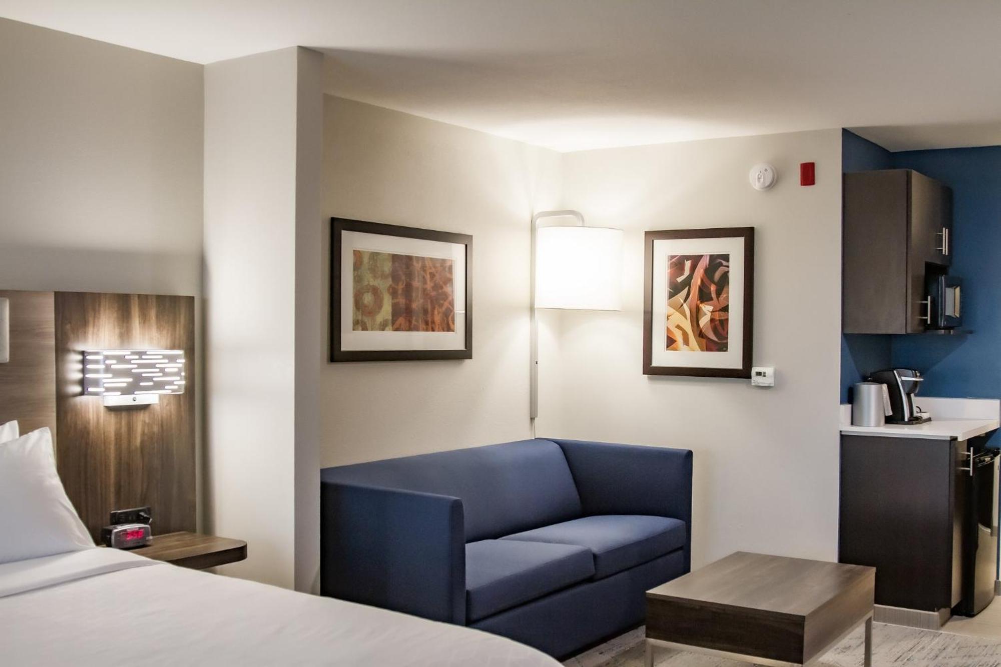 Holiday Inn Express & Suites Overland Park By Ihg Екстериор снимка