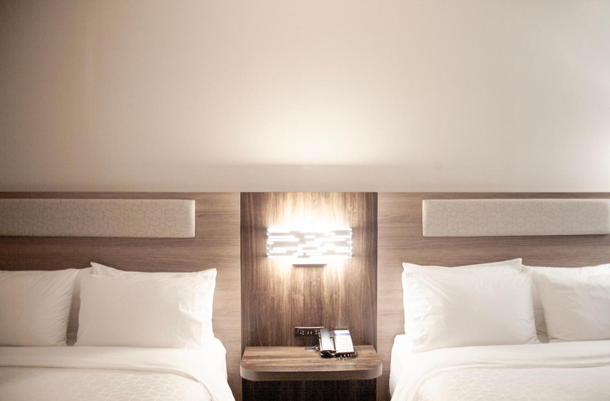 Holiday Inn Express & Suites Overland Park By Ihg Екстериор снимка
