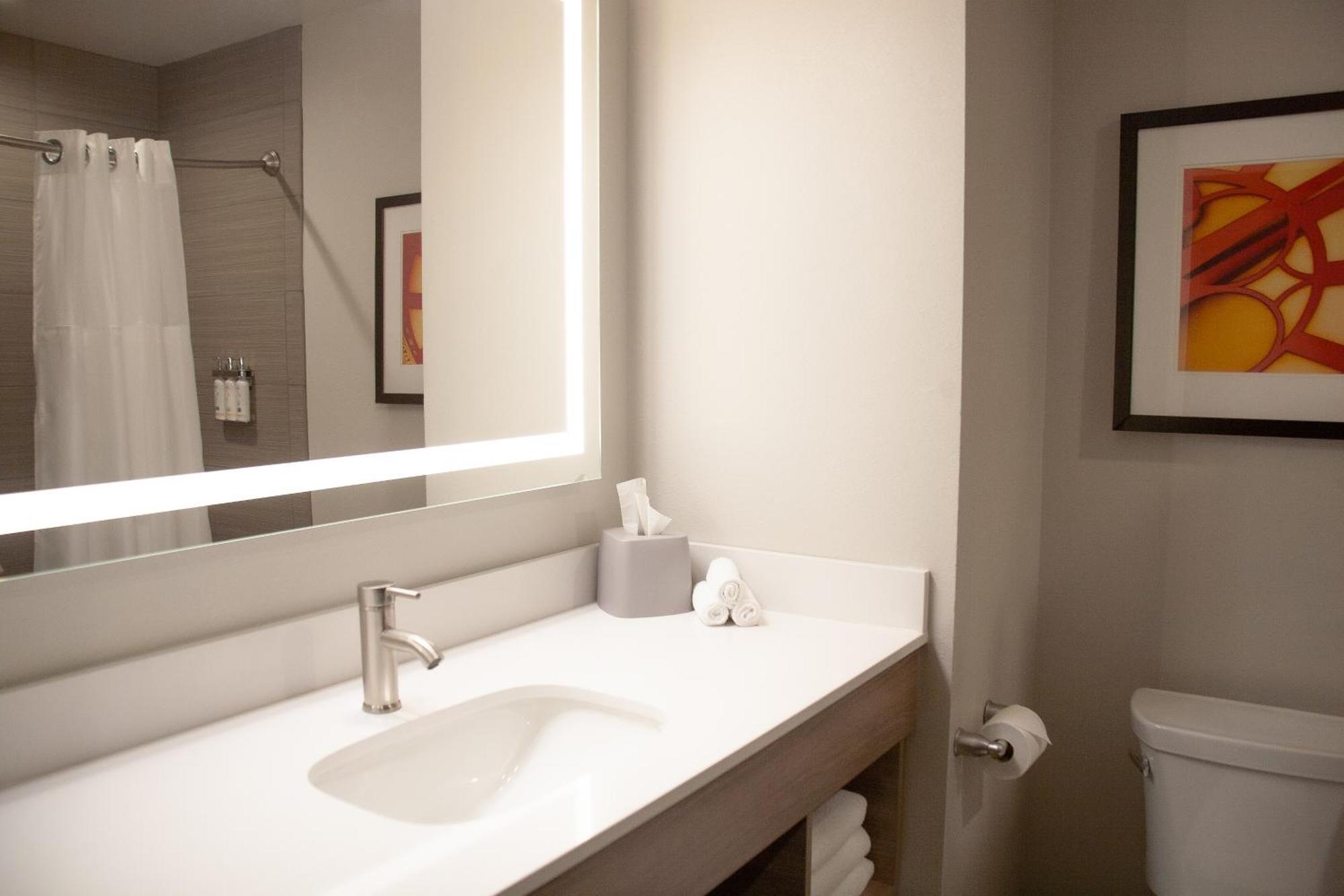 Holiday Inn Express & Suites Overland Park By Ihg Екстериор снимка