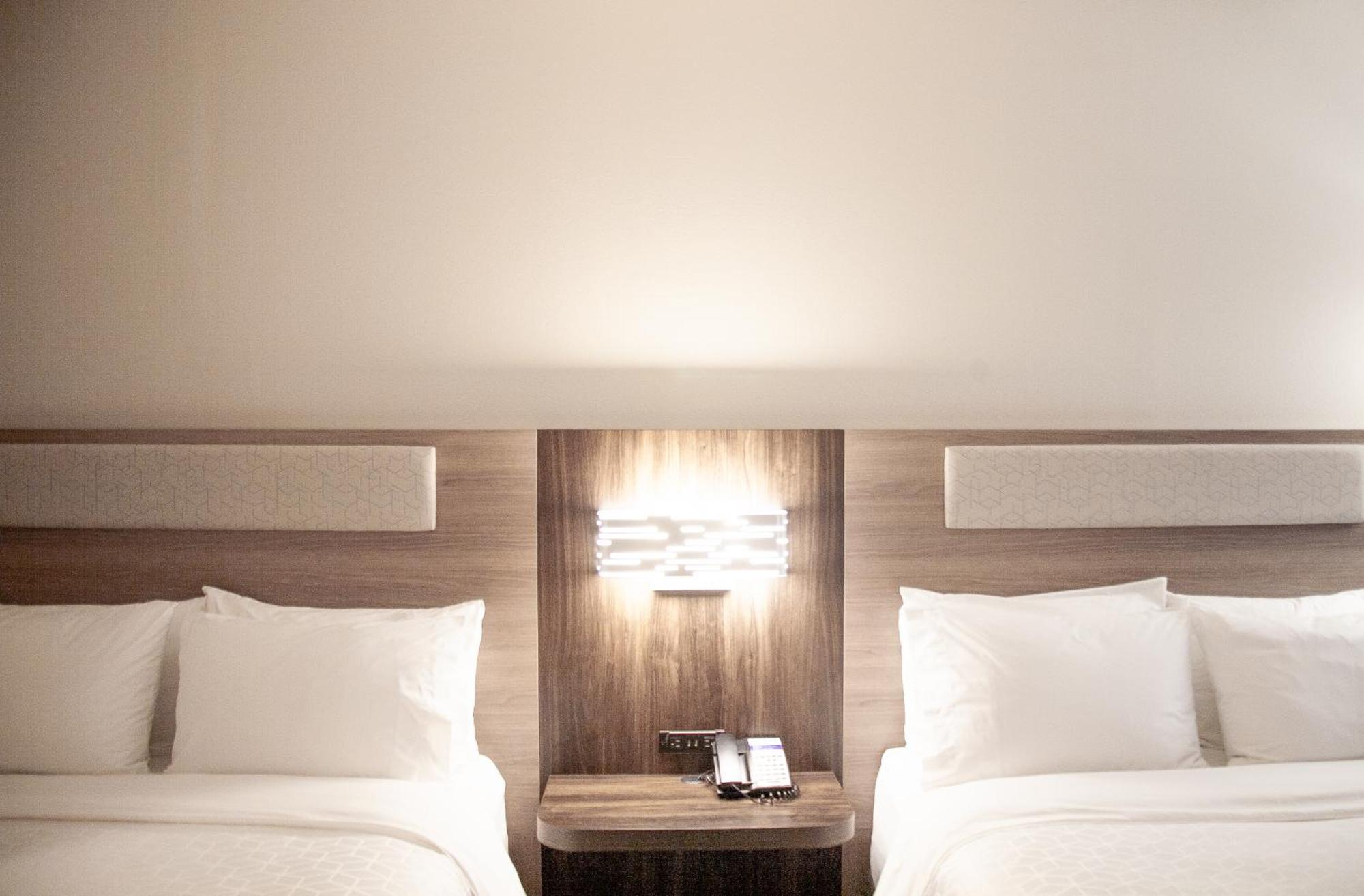 Holiday Inn Express & Suites Overland Park By Ihg Екстериор снимка