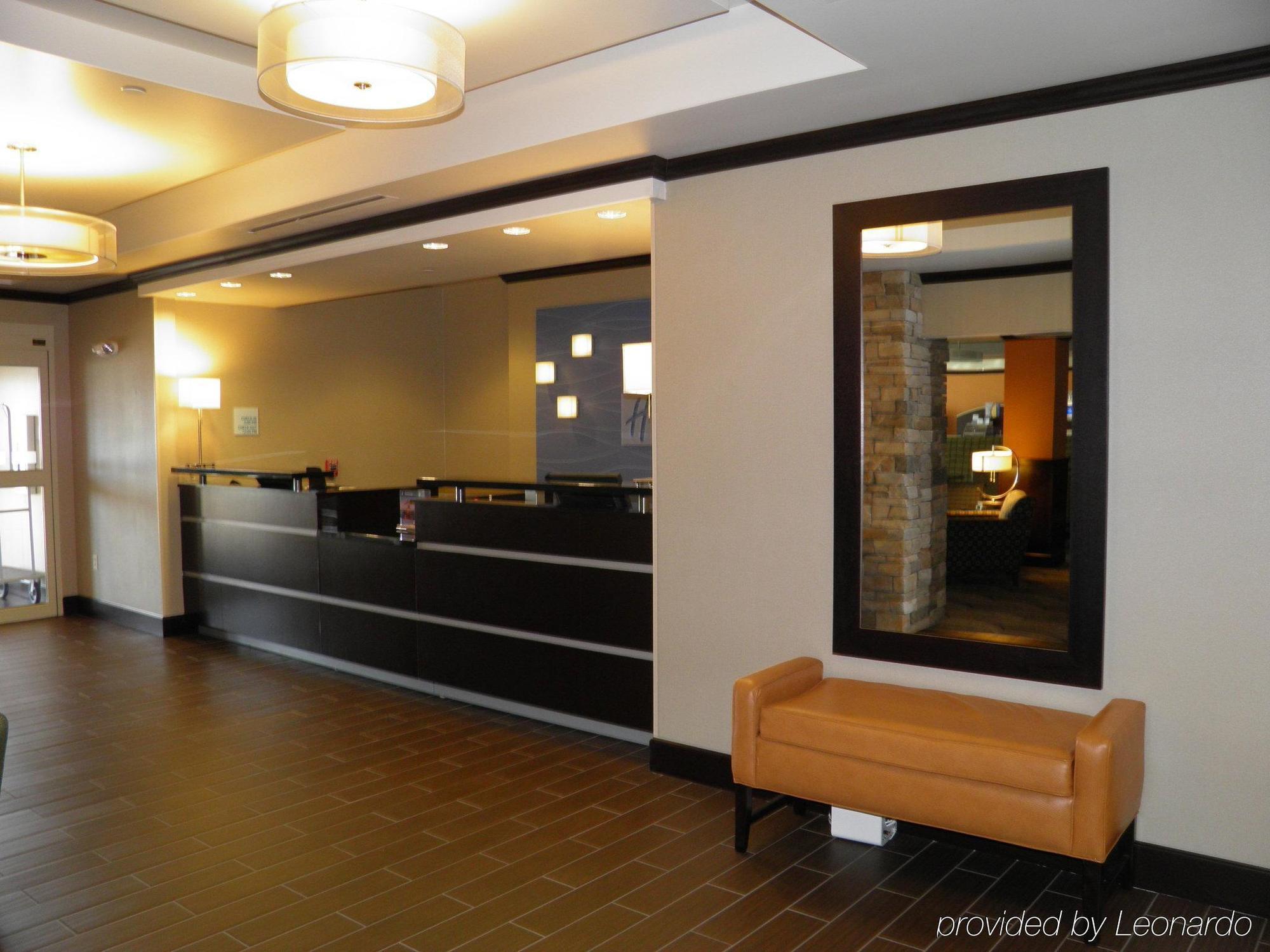 Holiday Inn Express & Suites Overland Park By Ihg Екстериор снимка