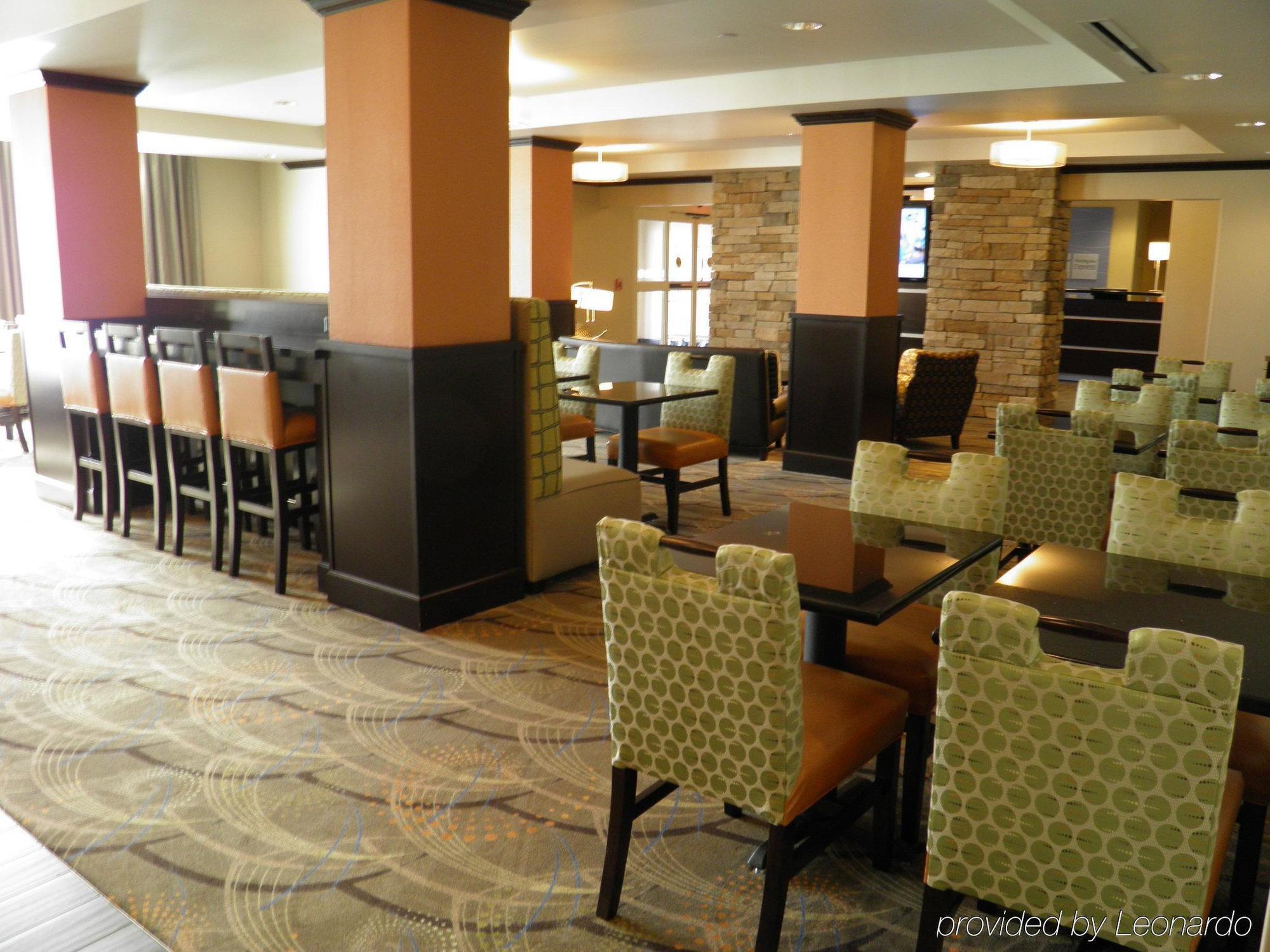 Holiday Inn Express & Suites Overland Park By Ihg Екстериор снимка