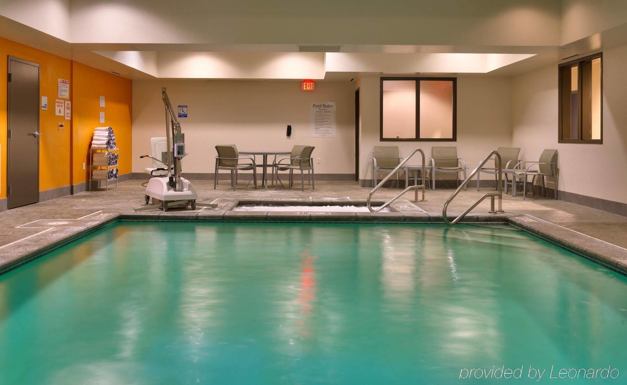 Holiday Inn Express & Suites Overland Park By Ihg Екстериор снимка