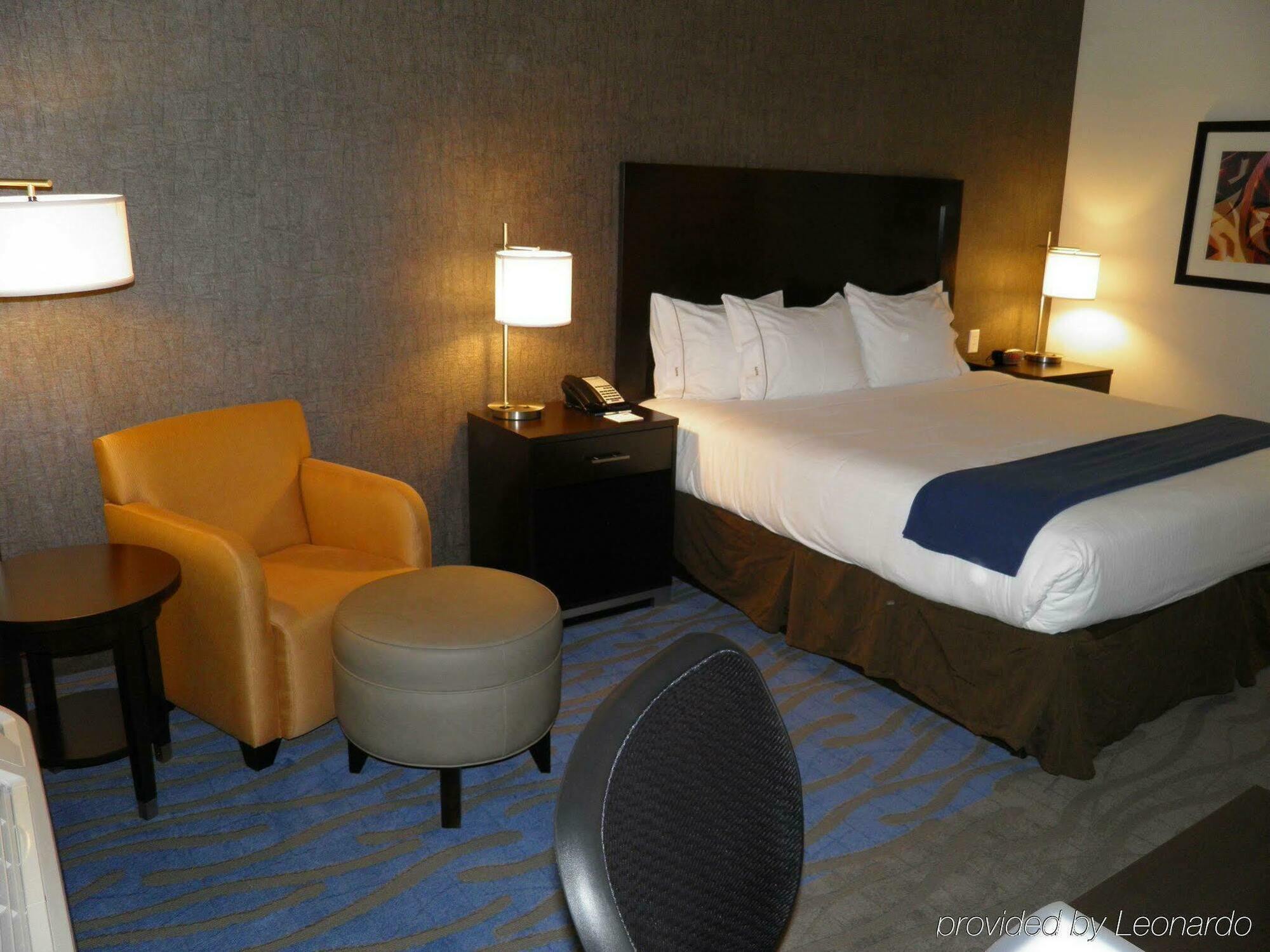 Holiday Inn Express & Suites Overland Park By Ihg Екстериор снимка