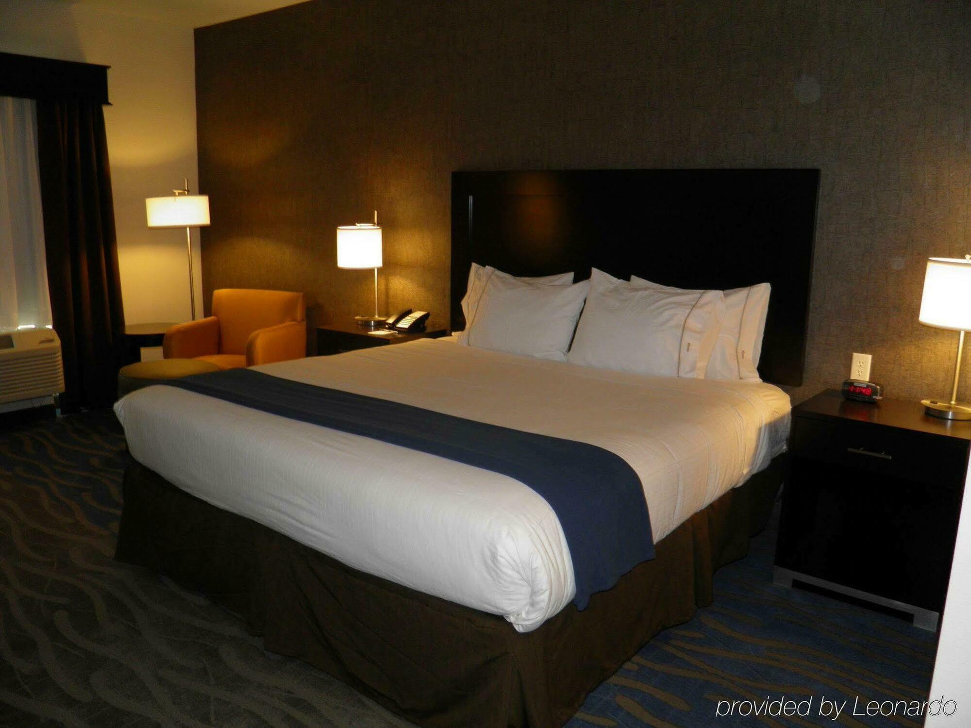 Holiday Inn Express & Suites Overland Park By Ihg Екстериор снимка
