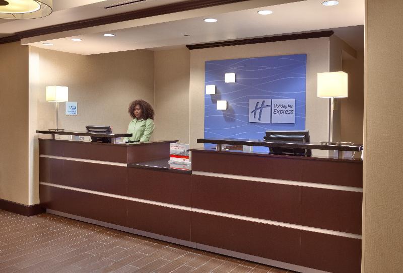 Holiday Inn Express & Suites Overland Park By Ihg Екстериор снимка