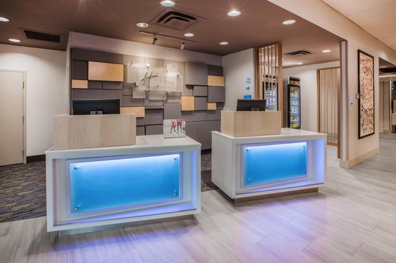 Holiday Inn Express & Suites Overland Park By Ihg Екстериор снимка