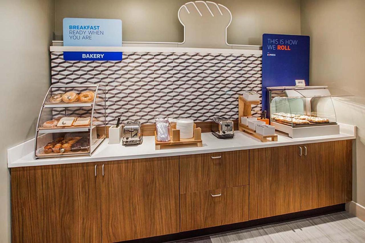 Holiday Inn Express & Suites Overland Park By Ihg Екстериор снимка