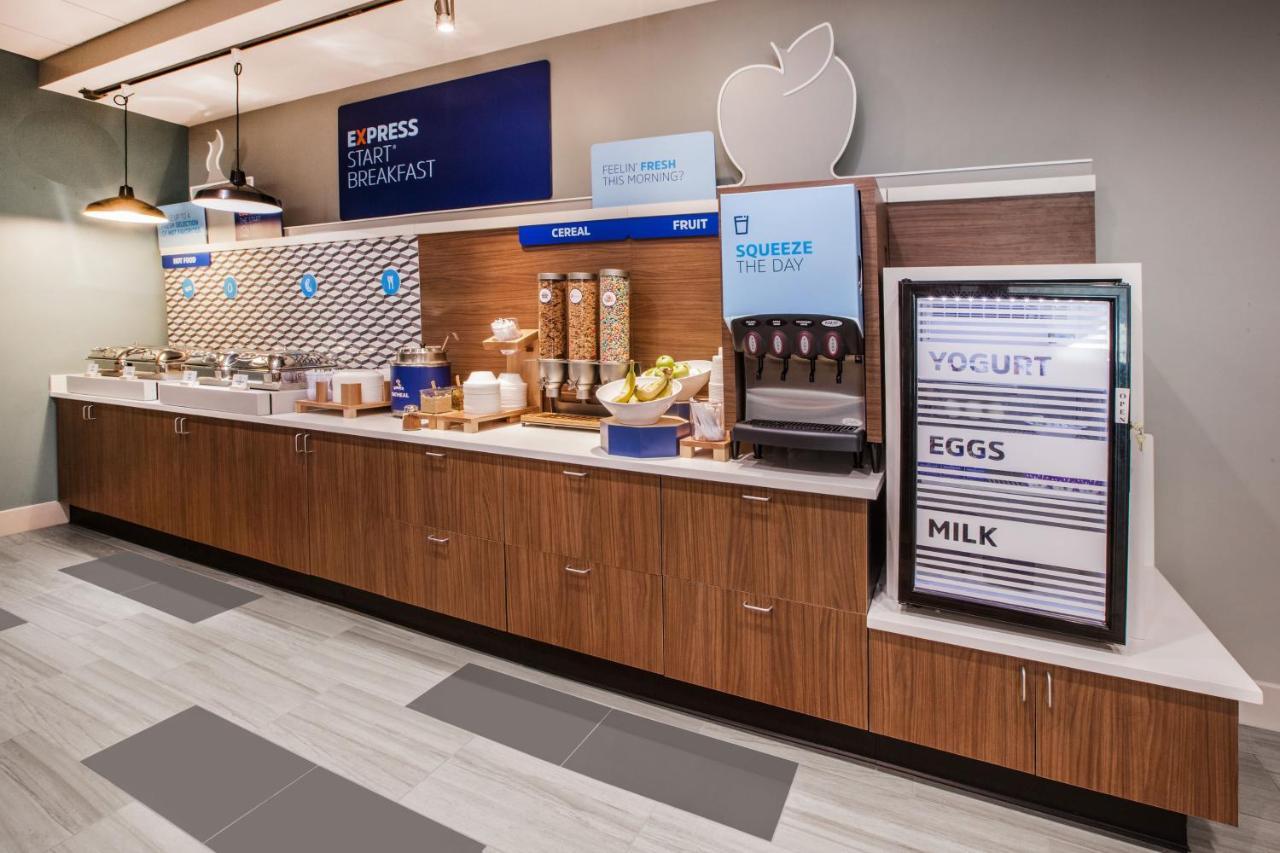 Holiday Inn Express & Suites Overland Park By Ihg Екстериор снимка